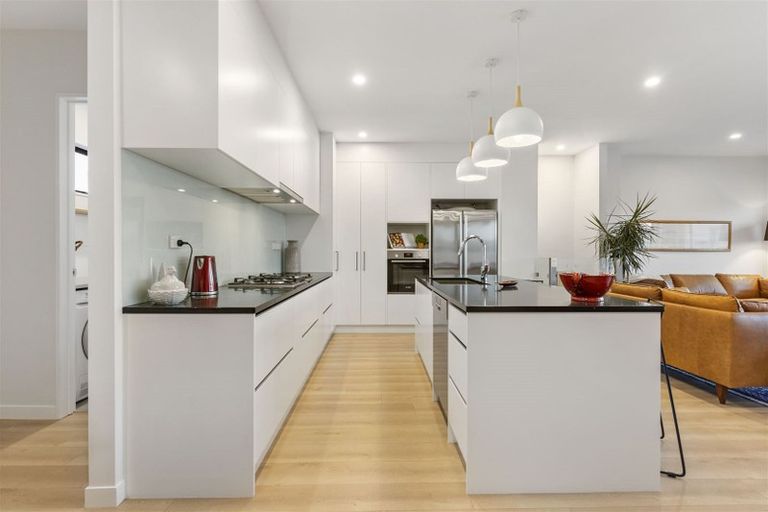 Photo of property in 14 Moki Place, Long Bay, Auckland, 0630