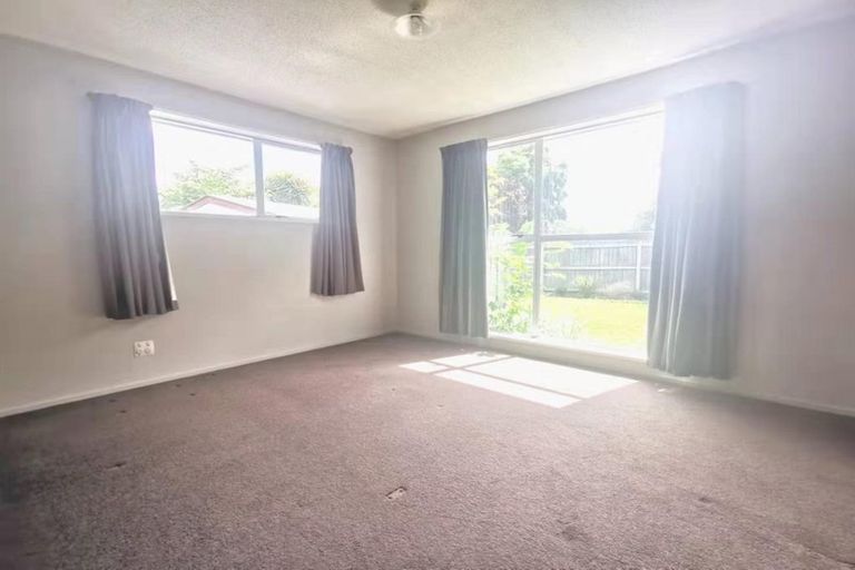 Photo of property in 6a Auburn Avenue, Upper Riccarton, Christchurch, 8041