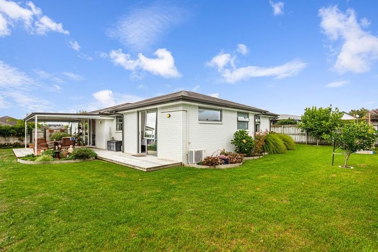 Photo of property in 13 Robert Might Road, Kumeu, 0810