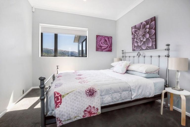 Photo of property in 129 Woodman Drive, Tawa, Wellington, 5028