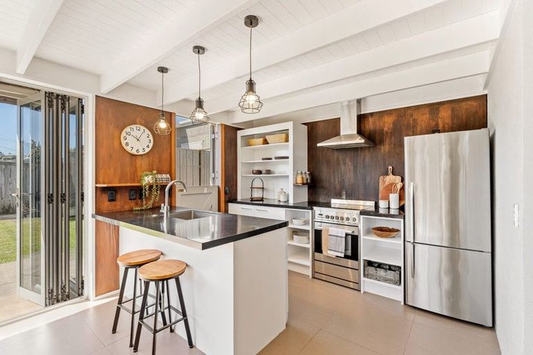 Photo of property in 21a Laurence Street, Manly, Whangaparaoa, 0930