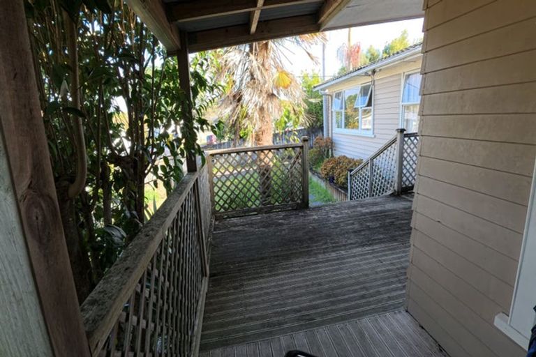 Photo of property in 33 Chippendale Crescent, Birkdale, Auckland, 0626