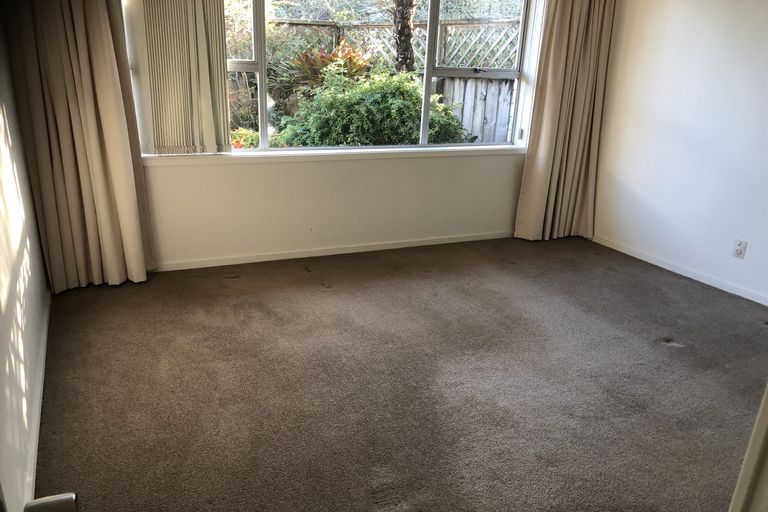 Photo of property in 2/4220 Great North Road, Glendene, Auckland, 0602