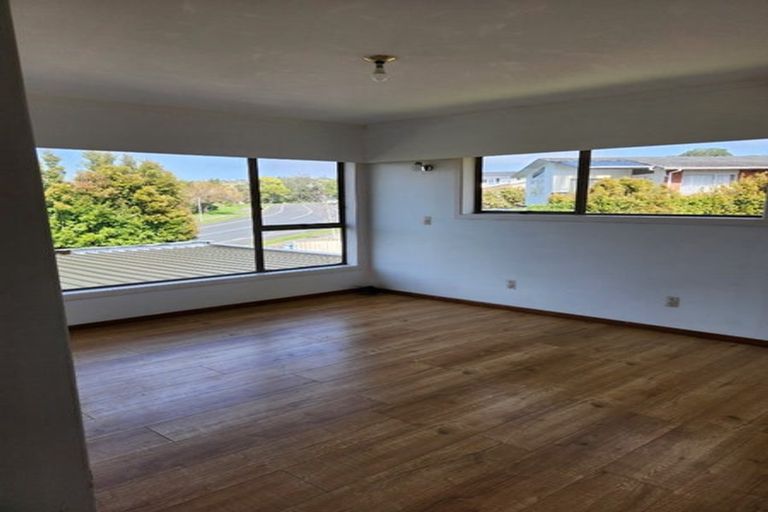 Photo of property in 1a John Downs Drive, Browns Bay, Auckland, 0630