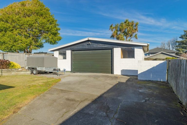 Photo of property in 25 Lake Terrace Road, Burwood, Christchurch, 8061