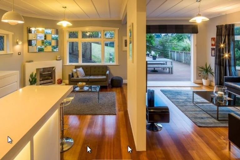 Photo of property in 102 The Parade, Island Bay, Wellington, 6023