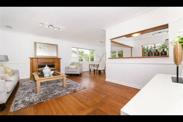 Photo of property in 12 Rossmore Terrace, Murrays Bay, Auckland, 0630
