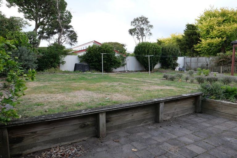 Photo of property in 11 Walton Avenue, Waikanae, 5036