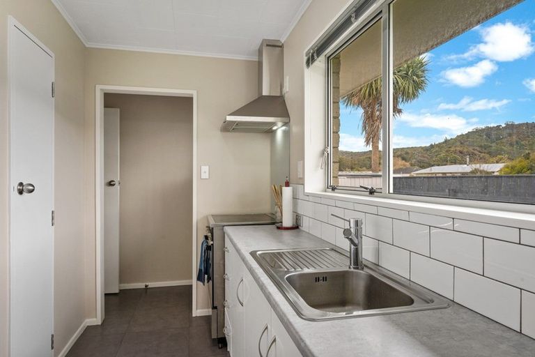 Photo of property in 2/17 Wimbledon Grove, Wainuiomata, Lower Hutt, 5014