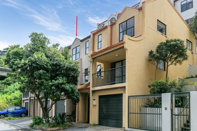 Photo of property in 19 Ballantrae Place, Thorndon, Wellington, 6011