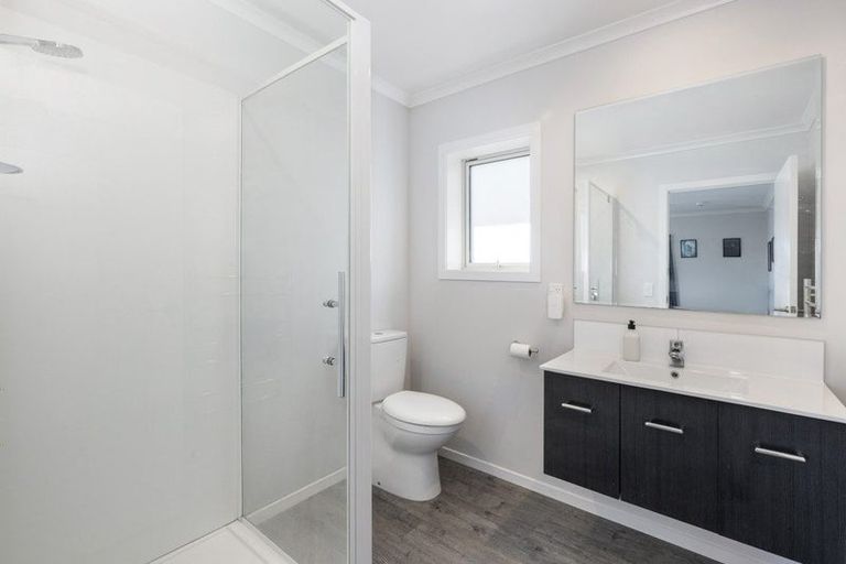 Photo of property in 11 Cirrus Close, Newlands, Wellington, 6037