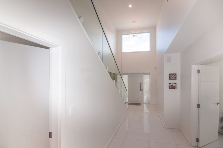 Photo of property in 5 Farnworth Terrace, Churton Park, Wellington, 6037
