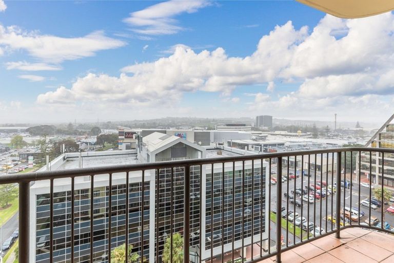 Photo of property in The Rennaissance, 11h/18 Ronwood Avenue, Manukau, Auckland, 2104