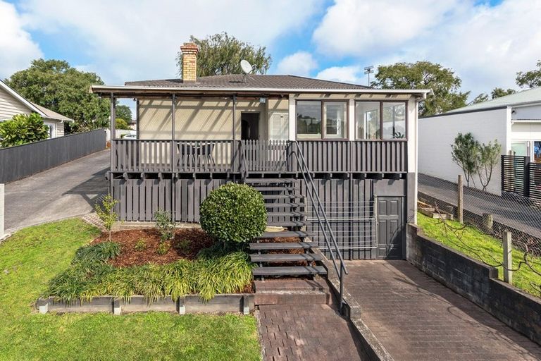 Photo of property in 15 Saltaire Street, Avondale, Auckland, 1026