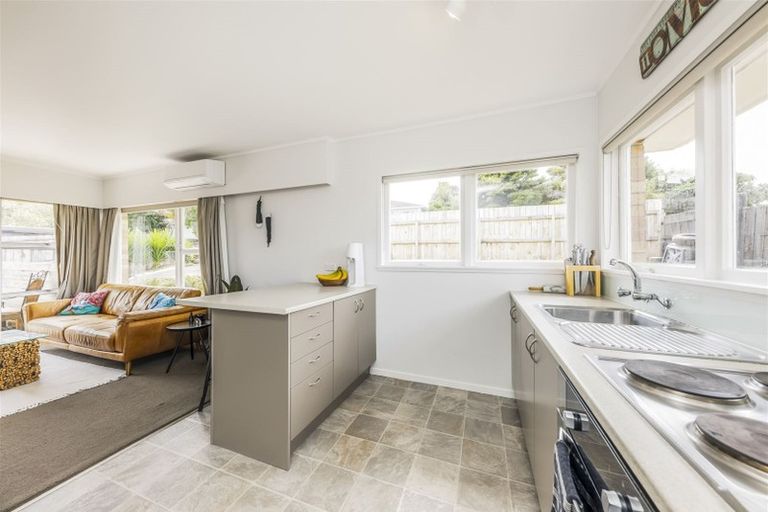 Photo of property in 1/9 Brunton Place, Glenfield, Auckland, 0629