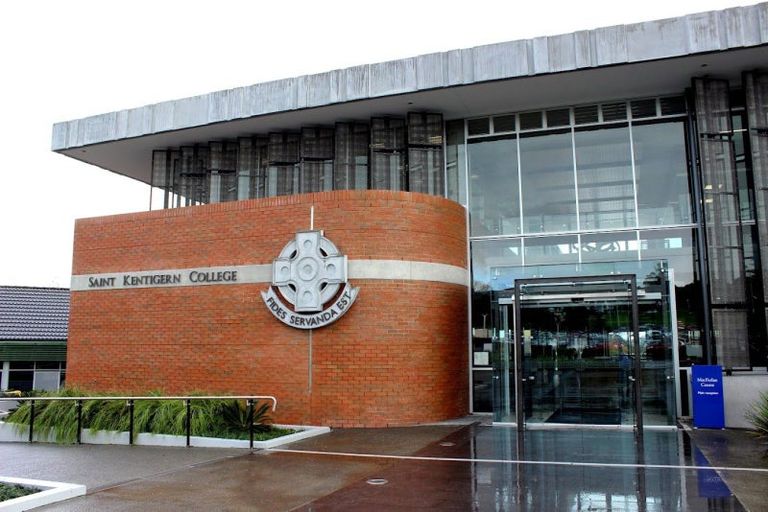 Photo of property in 2 Millen Avenue, Pakuranga, Auckland, 2010