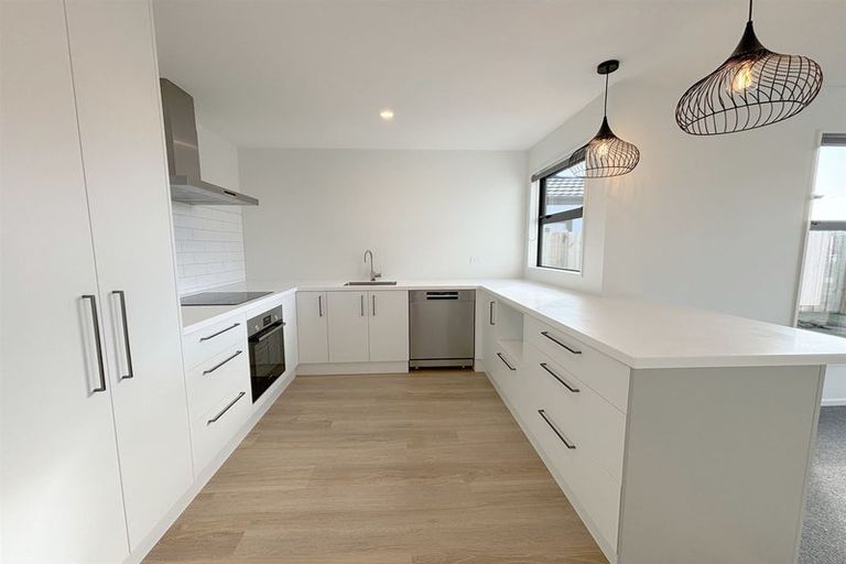 Photo of property in 2 Riroriro Lane, Halswell, Christchurch, 8025