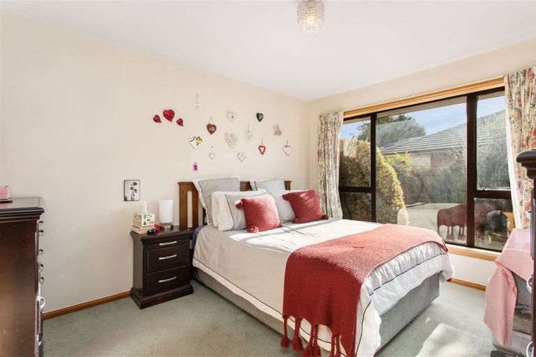 Photo of property in 15 Sevenoaks Drive, Bryndwr, Christchurch, 8053