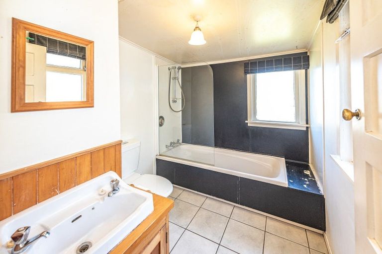 Photo of property in 10 Cavell Place, Gonville, Whanganui, 4501