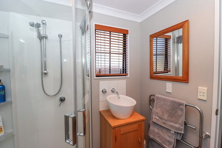 Photo of property in 16 La Lena Grove, Fitzherbert, Palmerston North, 4410