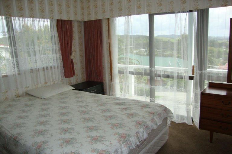 Photo of property in 11 Yorke Road, Haruru, 0204