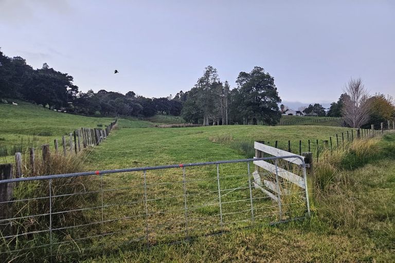 Photo of property in 690 Haruru Road, Kaukapakapa, 0873