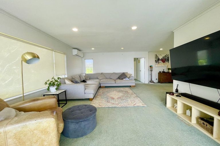 Photo of property in 4 Portal Place, Murrays Bay, Auckland, 0630