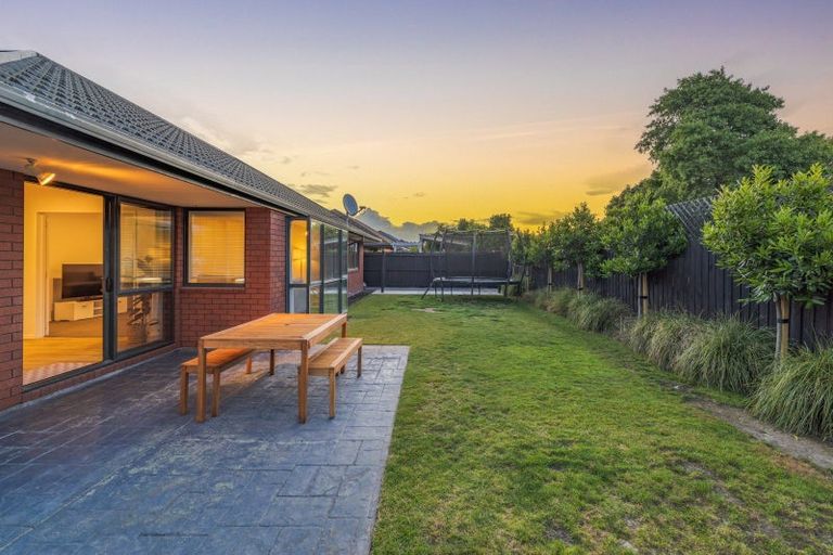Photo of property in 15 Farquhars Road, Redwood, Christchurch, 8051