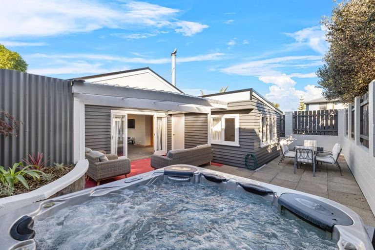 Photo of property in 19 Marine Parade, North New Brighton, Christchurch, 8083
