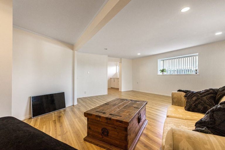 Photo of property in 102 Prince Regent Drive, Half Moon Bay, Auckland, 2012
