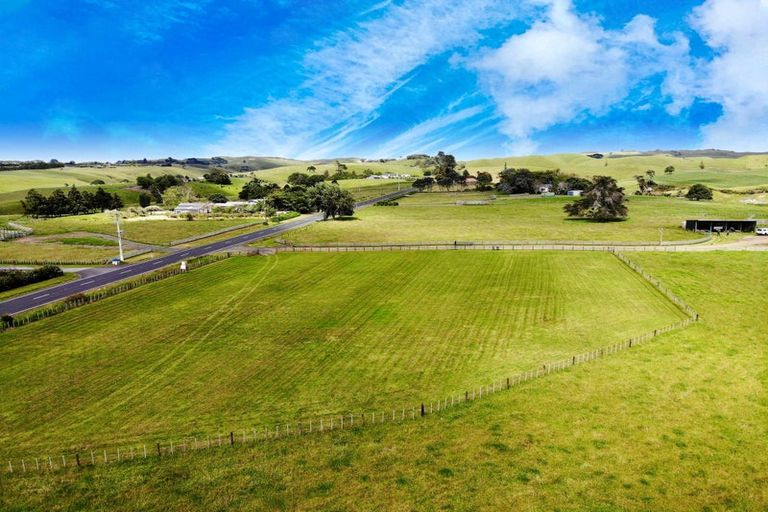 Photo of property in 254 Karioitahi Road, Karioitahi, Waiuku, 2683