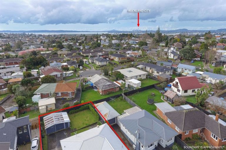 Photo of property in 12 Adriatic Avenue, Henderson, Auckland, 0612
