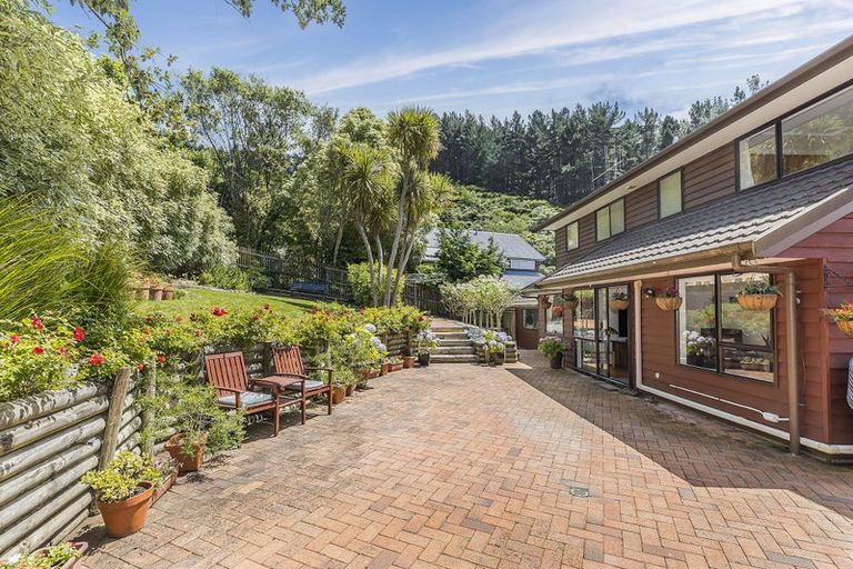 Photo of property in 23 Duval Grove, Tawa, Wellington, 5028