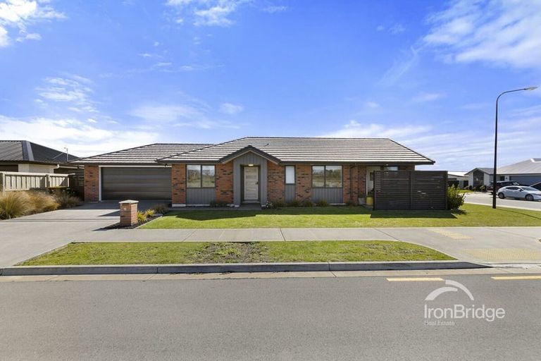 Photo of property in 15 Woodford Avenue, Woodend, 7610