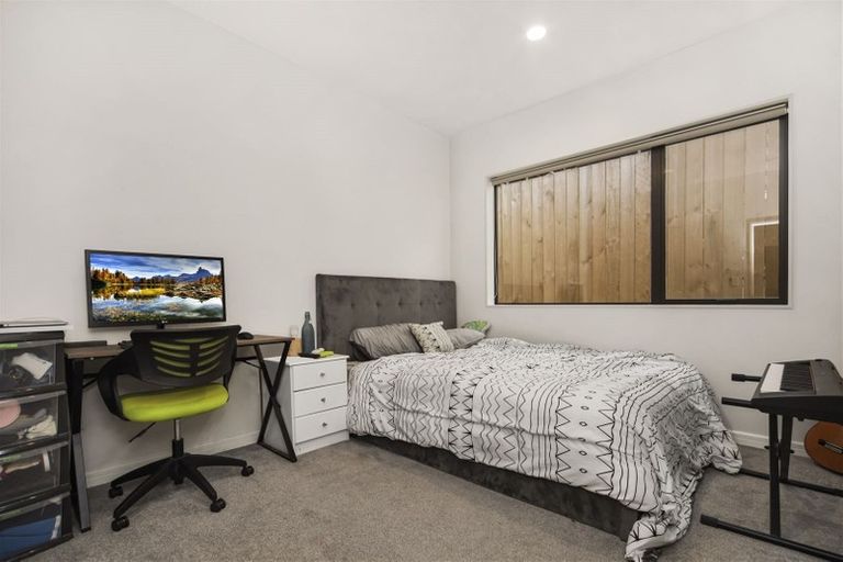 Photo of property in 2 Barrique Road, Kumeu, 0810