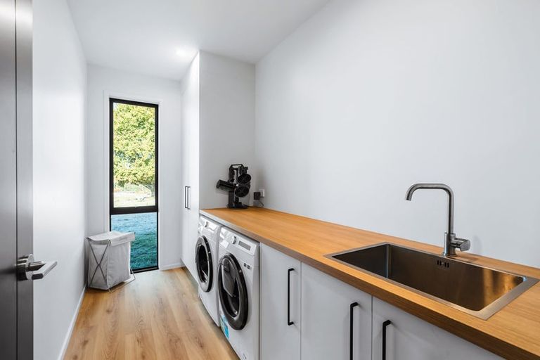 Photo of property in 2 Vickers Way, Acacia Bay, Taupo, 3385