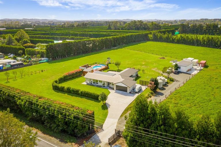 Photo of property in 773 Waitakere Road, Kumeu, 0891