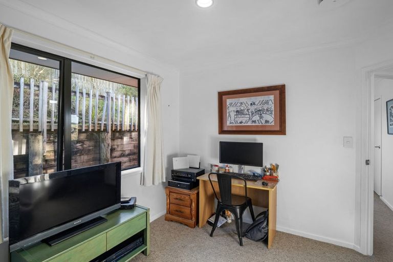 Photo of property in 26 Te Kauri Place, Helensville, 0800