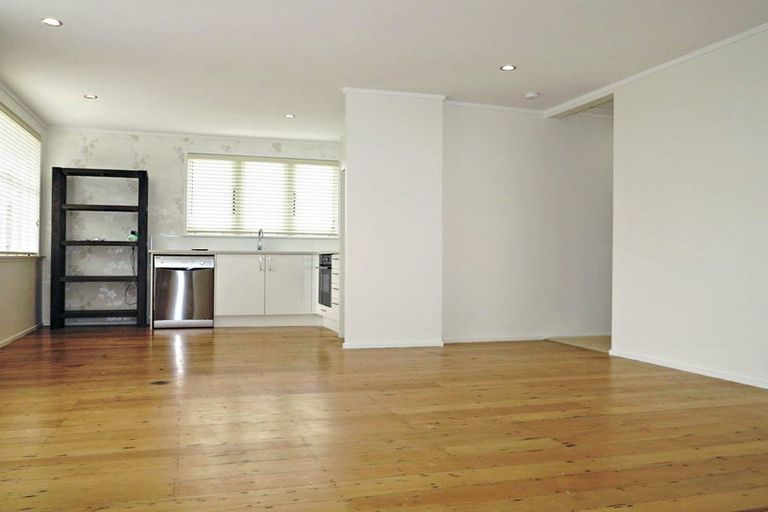 Photo of property in 109 Vipond Road, Stanmore Bay, Whangaparaoa, 0932