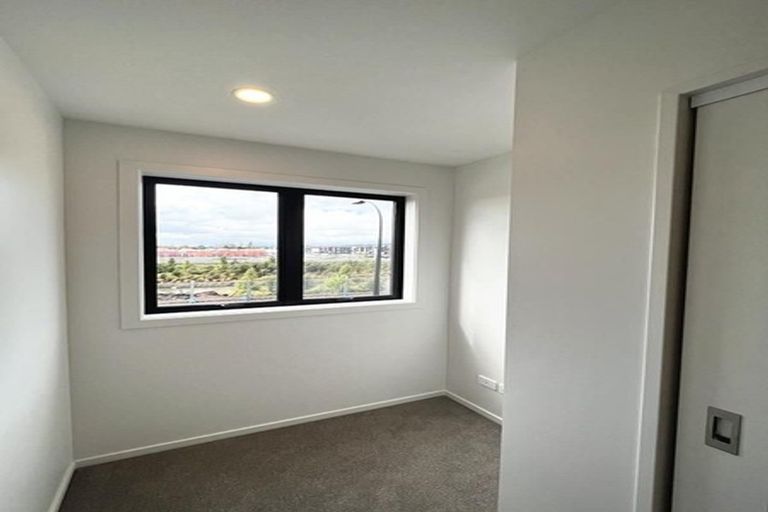 Photo of property in 11 Aramata Road, Papakura, 2110