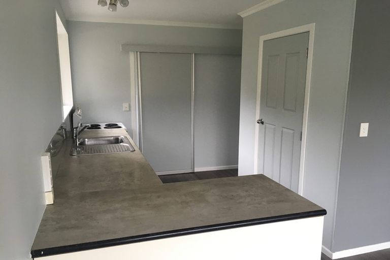 Photo of property in 2 Te Ngaere Place, Merrilands, New Plymouth, 4312