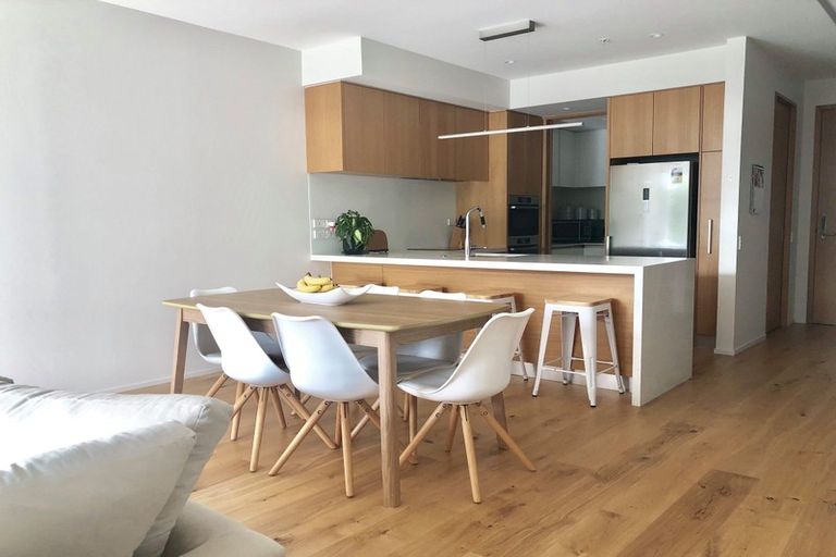 Photo of property in 4/585g Beach Road, Rothesay Bay, Auckland, 0630