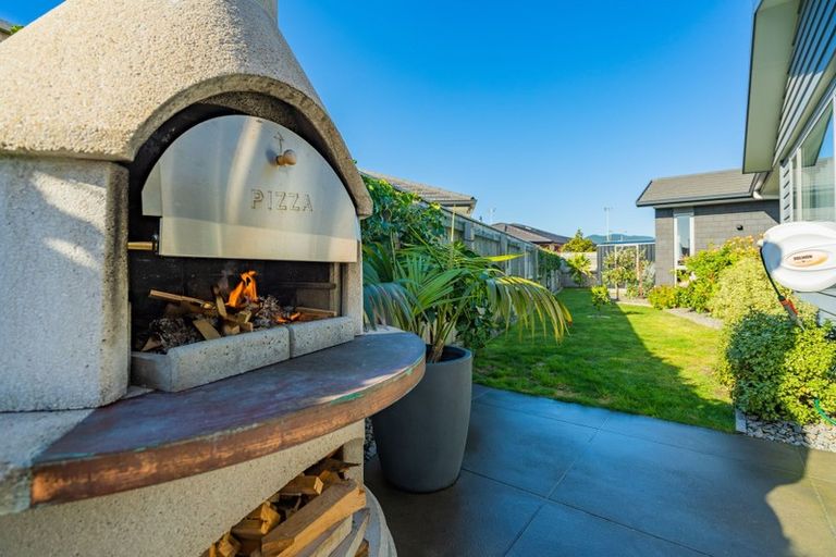 Photo of property in 9 Bridford Way, Paraparaumu, 5032