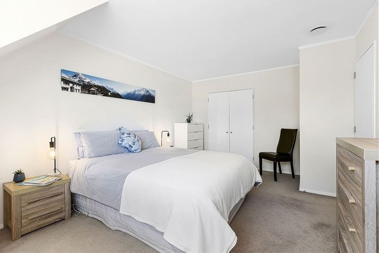 Photo of property in 52 Akaroa Drive, Maupuia, Wellington, 6022