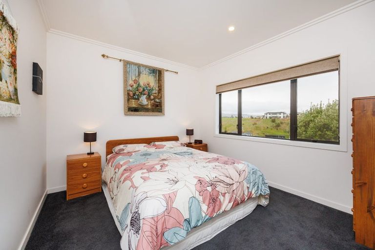 Photo of property in 7 Vaucluse Heights, Fitzherbert, Palmerston North, 4410