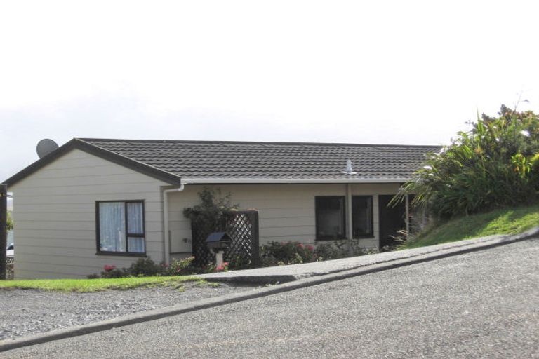 Photo of property in 15a Ruskin Road, Newlands, Wellington, 6037