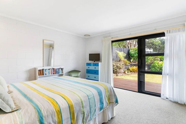 Photo of property in 20 John Downs Drive, Browns Bay, Auckland, 0630