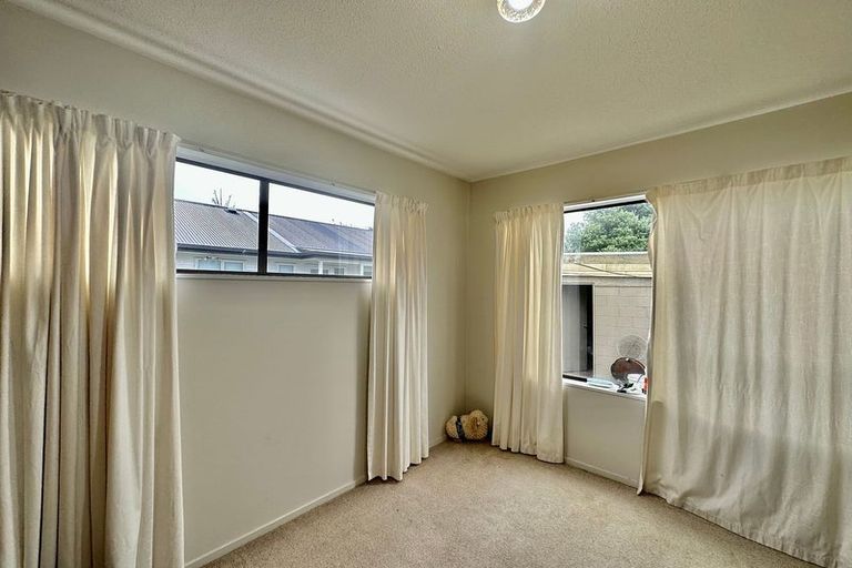 Photo of property in 2/92 North Avon Road, Richmond, Christchurch, 8013
