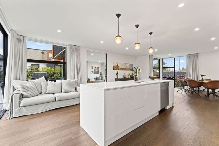 Photo of property in 42 Tui Street, Fendalton, Christchurch, 8041