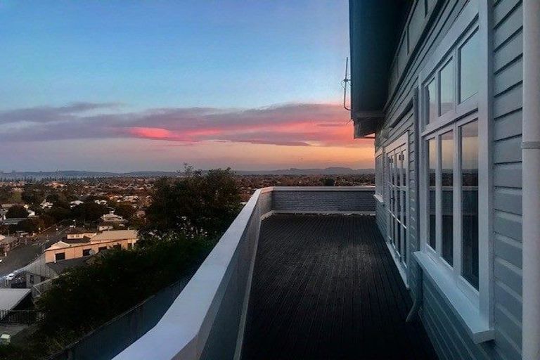 Photo of property in 14 Guys Hill Road, Hospital Hill, Napier, 4110